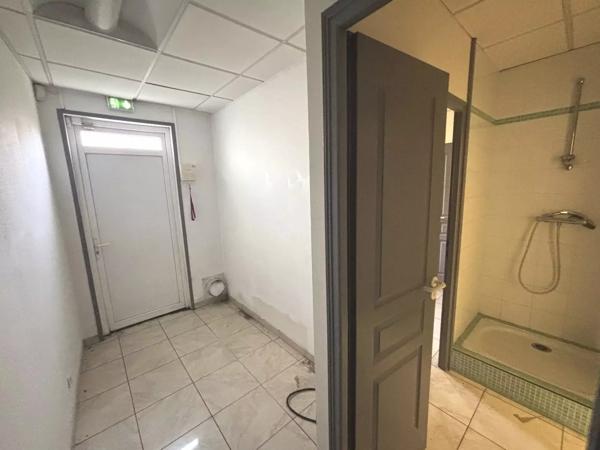 IMMEUBLE COMMERCE + 2 APPARTEMENTS