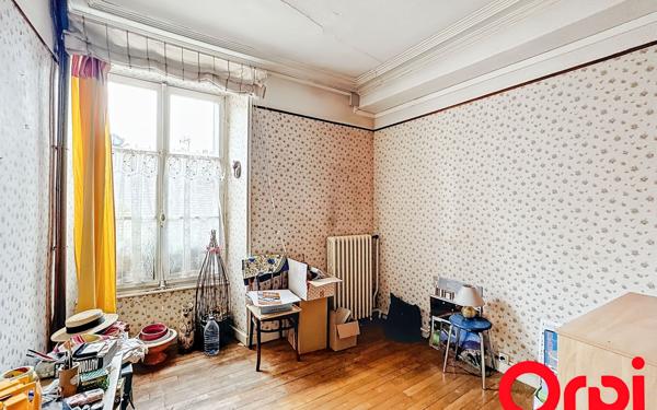 Maison à vendre    10 pièces •  Ainay-le-Château