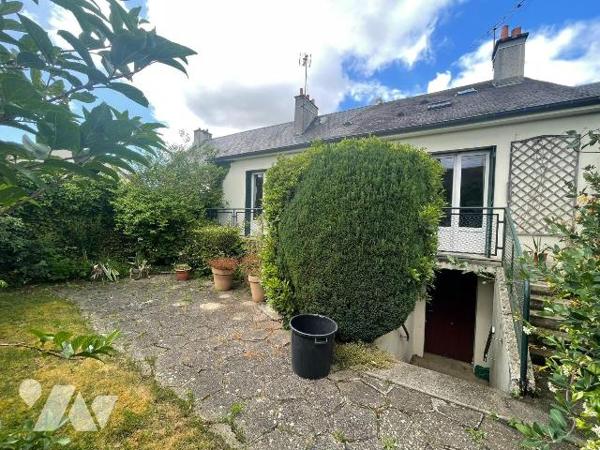 NOUVEAU "Chez des Notaires à Mes Côtés" à FALAISE, proche du centre-ville. 
Maison de ville d'...