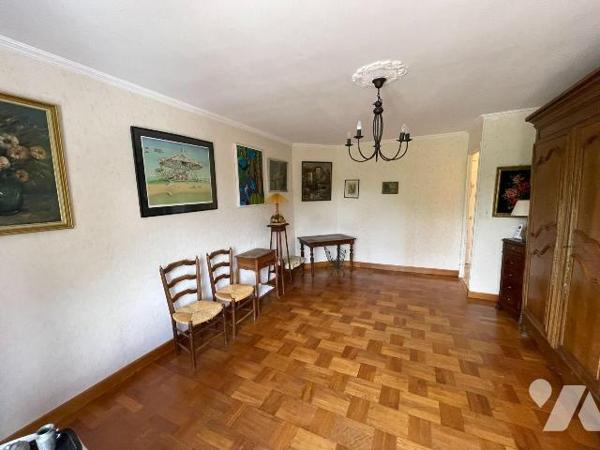 NOUVEAU "Chez des Notaires à Mes Côtés" à FALAISE, proche du centre-ville. 
Maison de ville d'...