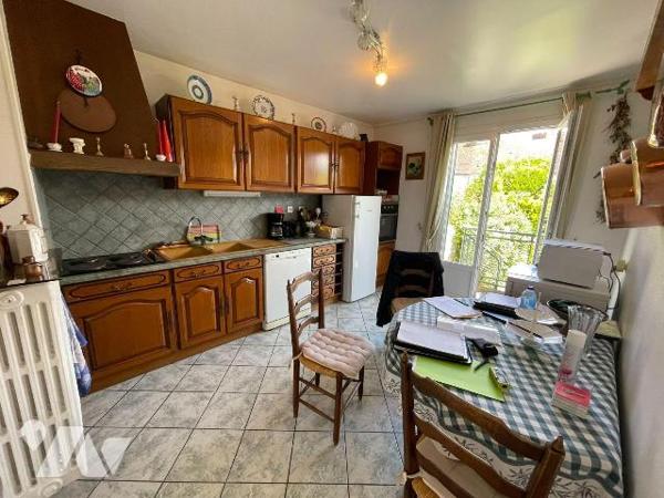 NOUVEAU "Chez des Notaires à Mes Côtés" à FALAISE, proche du centre-ville. 
Maison de ville d'...