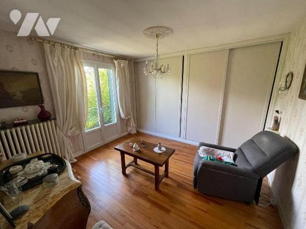 NOUVEAU "Chez des Notaires à Mes Côtés" à FALAISE, proche du centre-ville. 
Maison de ville d'...