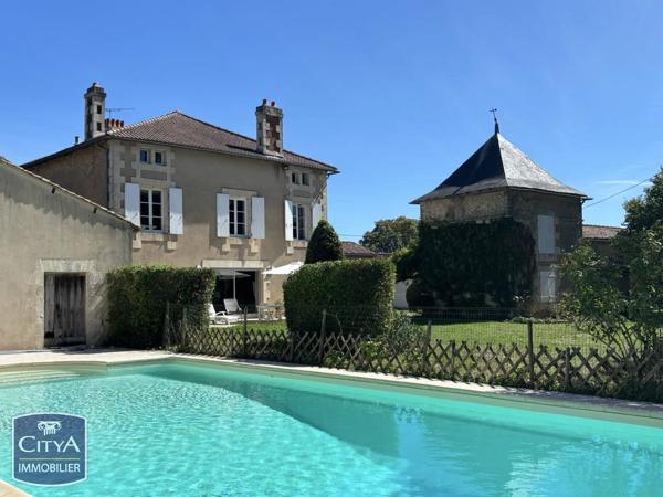 Maison à vendre 10 pièces 338m² La Villedieu-du-Clain (86340)