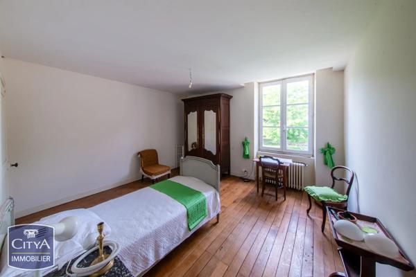 Maison à vendre 10 pièces 338m² La Villedieu-du-Clain (86340)