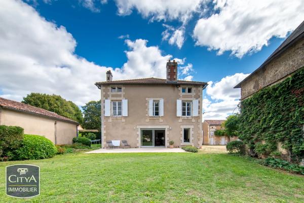 Maison à vendre 10 pièces 338m² La Villedieu-du-Clain (86340)