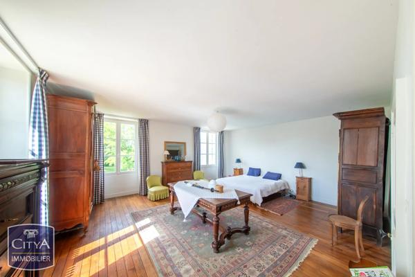 Maison à vendre 10 pièces 338m² La Villedieu-du-Clain (86340)