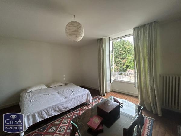 Maison à vendre 10 pièces 338m² La Villedieu-du-Clain (86340)