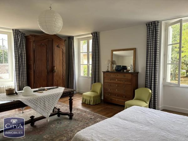 Maison à vendre 10 pièces 338m² La Villedieu-du-Clain (86340)