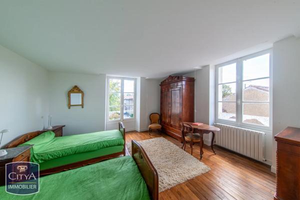 Maison à vendre 10 pièces 338m² La Villedieu-du-Clain (86340)