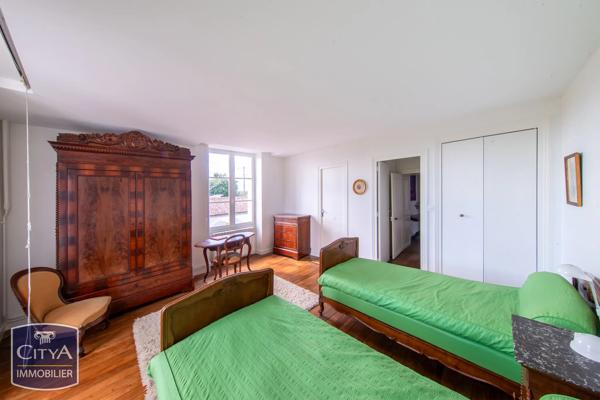 Maison à vendre 10 pièces 338m² La Villedieu-du-Clain (86340)