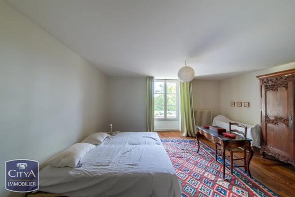 Maison à vendre 10 pièces 338m² La Villedieu-du-Clain (86340)