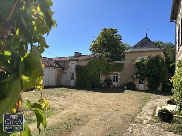 Maison à vendre 10 pièces 338m² La Villedieu-du-Clain (86340)