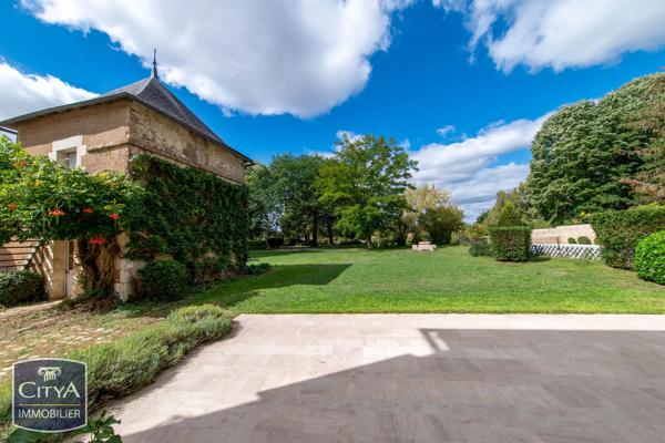 Maison à vendre 10 pièces 338m² La Villedieu-du-Clain (86340)