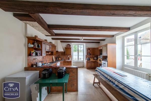 Maison à vendre 10 pièces 338m² La Villedieu-du-Clain (86340)