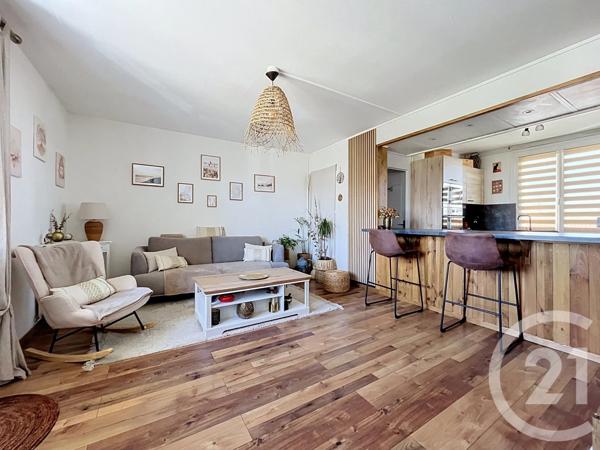 Appartement F3 à vendre  4 pièces - 74 m 2   ROCHEFORT  - 17