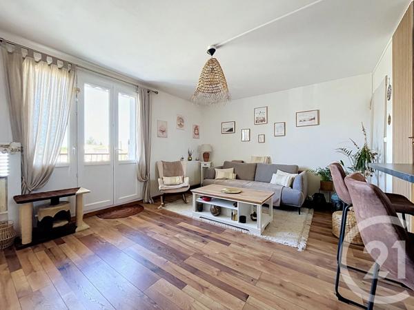 Appartement F3 à vendre  4 pièces - 74 m 2   ROCHEFORT  - 17