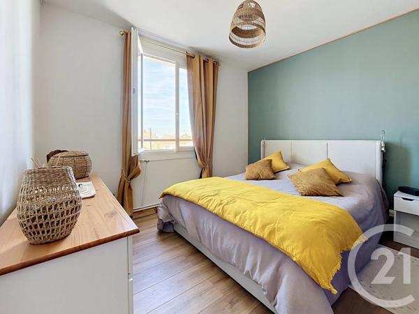 Appartement F3 à vendre  4 pièces - 74 m 2   ROCHEFORT  - 17