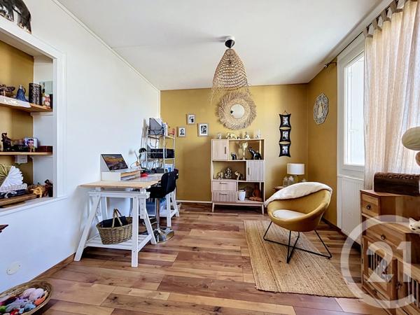Appartement F3 à vendre  4 pièces - 74 m 2   ROCHEFORT  - 17