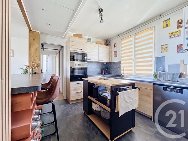 Appartement F3 à vendre  4 pièces - 74 m 2   ROCHEFORT  - 17