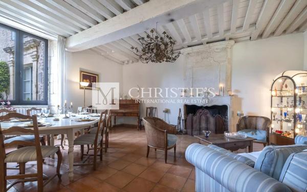 Elégant Logis restauré du XIVe à 10 km de la mer
