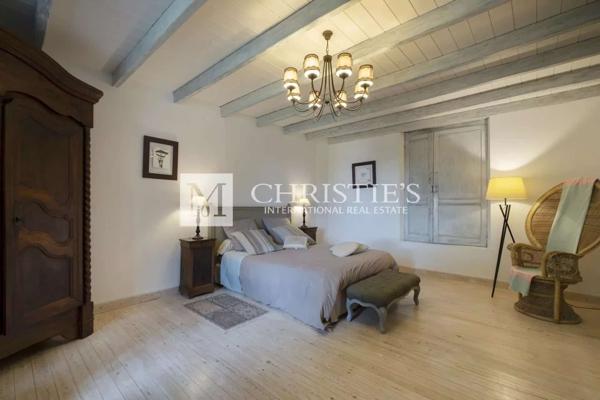 Elégant Logis restauré du XIVe à 10 km de la mer