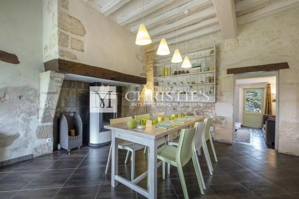 Elégant Logis restauré du XIVe à 10 km de la mer