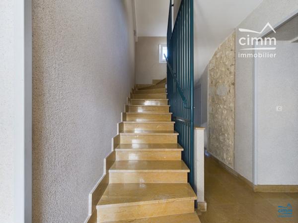 Nous vous proposons &nbsp;un BEL APPARTEMENT BAIGNÉ DE LUMIÈRE DANS UN IMMEUBLE DE STANDING, AU CŒUR DE LONGUÉ-JUMELLES
