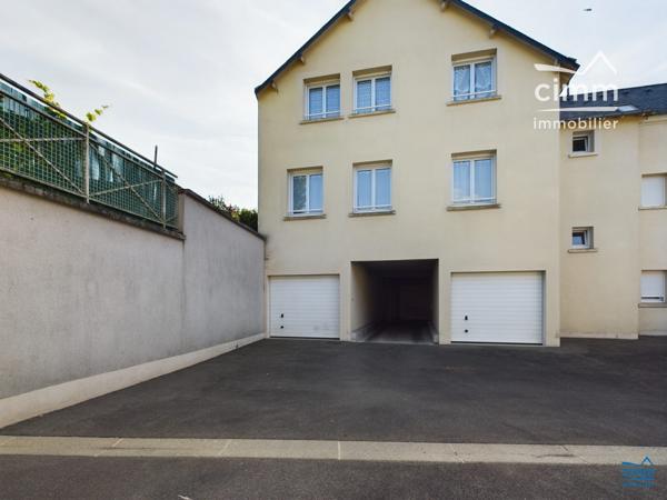 Nous vous proposons &nbsp;un BEL APPARTEMENT BAIGNÉ DE LUMIÈRE DANS UN IMMEUBLE DE STANDING, AU CŒUR DE LONGUÉ-JUMELLES