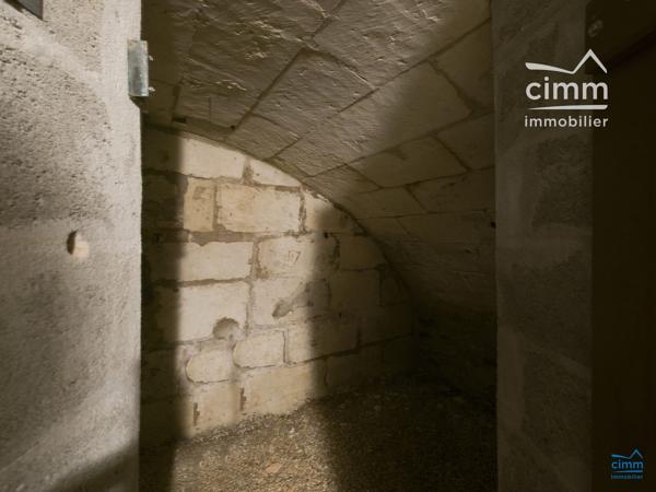 Nous vous proposons &nbsp;un BEL APPARTEMENT BAIGNÉ DE LUMIÈRE DANS UN IMMEUBLE DE STANDING, AU CŒUR DE LONGUÉ-JUMELLES
