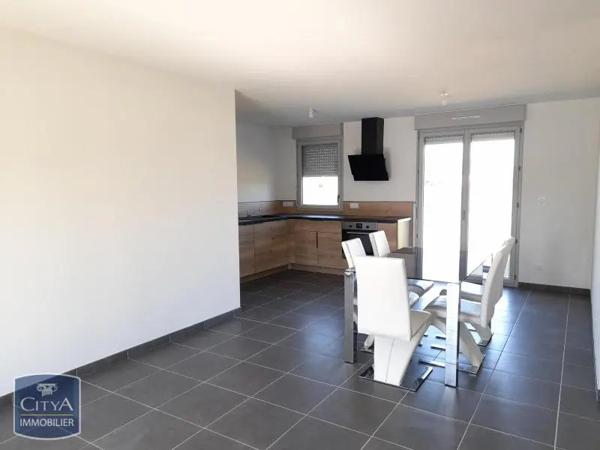 Maison à louer 4 pièces 84.2m² Vivy (49680)