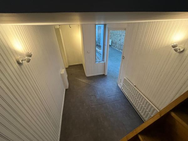 A LOUER APPARTEMENT EN RDC PLEIN CENTRE VILLE DE ST QUENTIN 02100.