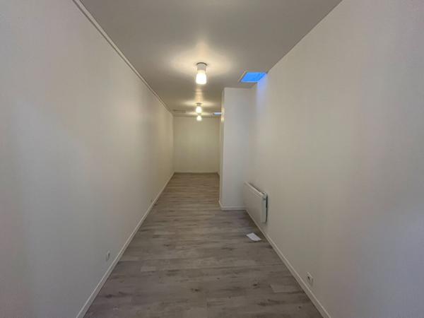 A LOUER APPARTEMENT EN RDC PLEIN CENTRE VILLE DE ST QUENTIN 02100.