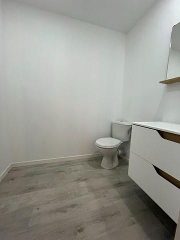 A LOUER APPARTEMENT EN RDC PLEIN CENTRE VILLE DE ST QUENTIN 02100.