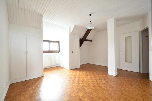 Appartement à louer 1 pièces - 27m² - quartier mairie centre ville de Reims