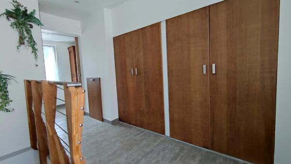 À vendre – Maison pleine de charme à Elbeuf, avec terrasse de 29 m², véranda, jardin - Vue sur la forêt