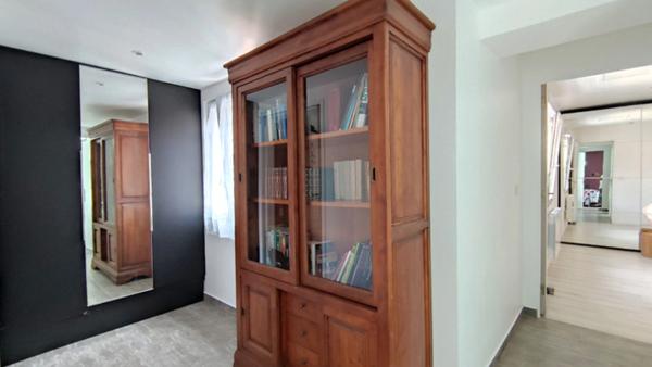 À vendre – Maison pleine de charme à Elbeuf, avec terrasse de 29 m², véranda, jardin - Vue sur la forêt