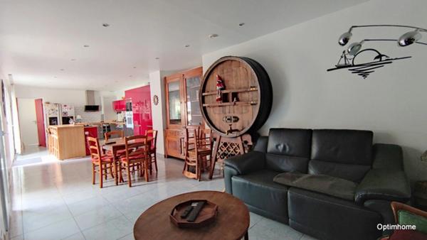 À vendre – Maison pleine de charme à Elbeuf, avec terrasse de 29 m², véranda, jardin - Vue sur la forêt