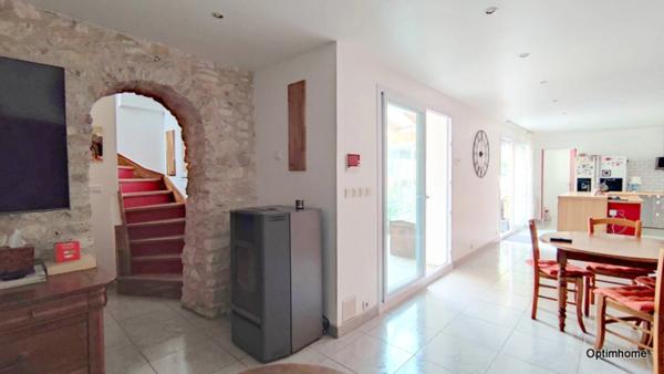 À vendre – Maison pleine de charme à Elbeuf, avec terrasse de 29 m², véranda, jardin - Vue sur la forêt