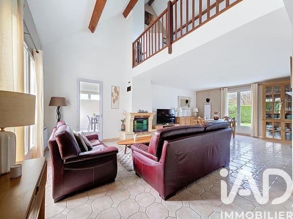 Maison à vendre 8 pièces 172 m² Mandres-les-Roses