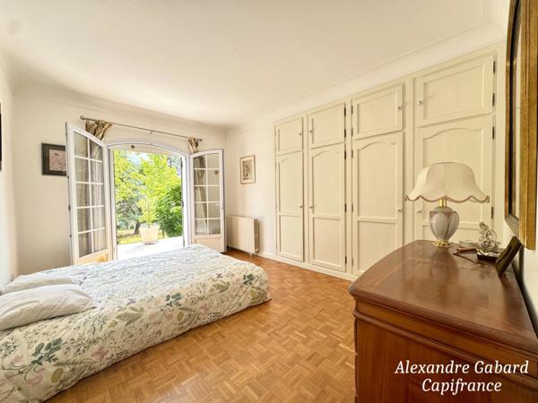 Axe La Réole / Sauveterre de Guyenne - Maison traditionnelle avec sous-sol complet - Agréable jardin et piscine