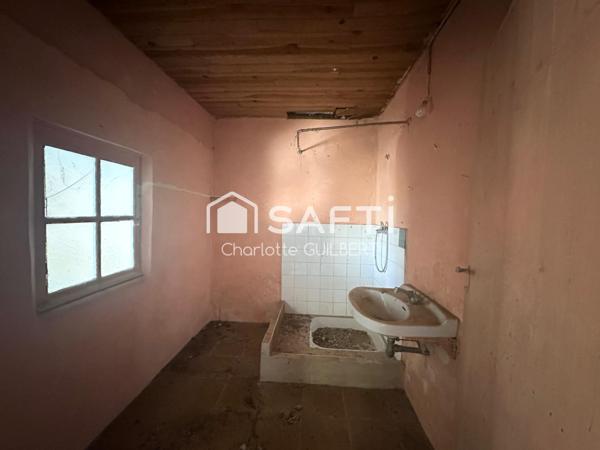 Bâtisse en Pierre à Rénover