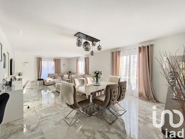 Pavillon 7 pièces de 200 m² à Crosne (91560)