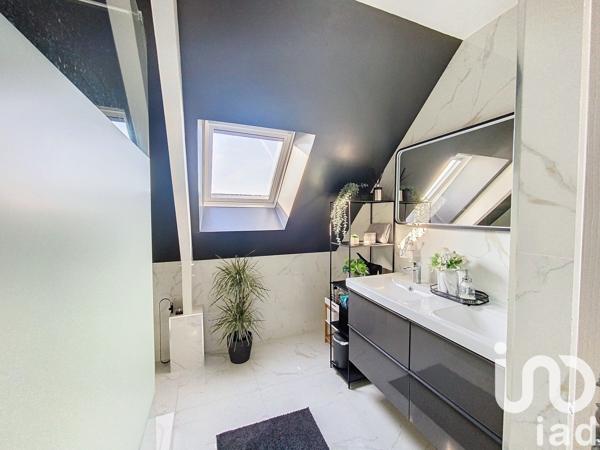 Pavillon 7 pièces de 200 m² à Crosne (91560)