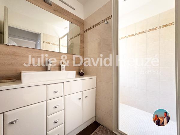 Maison
         4 pièces
        - 120 m² Bien prestige 1 100 000 € *