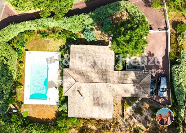 Maison
         4 pièces
        - 120 m² Bien prestige 1 100 000 € *