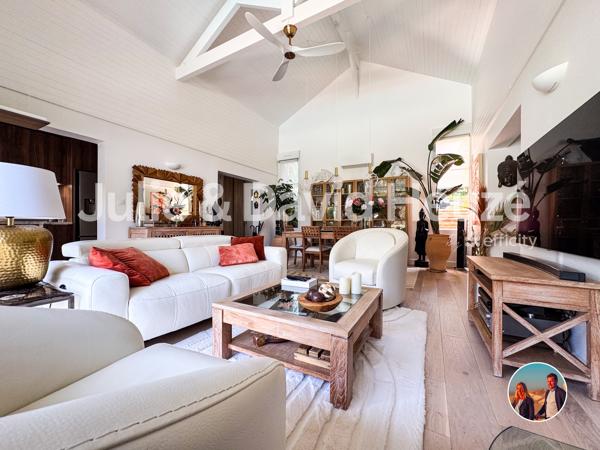 Maison
         4 pièces
        - 120 m² Bien prestige 1 100 000 € *