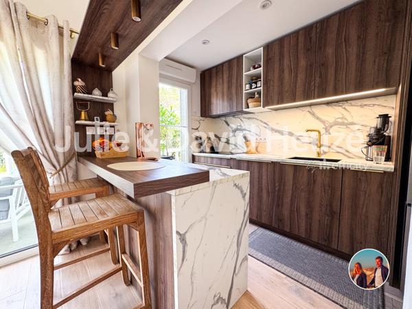 Maison
         4 pièces
        - 120 m² Bien prestige 1 100 000 € *