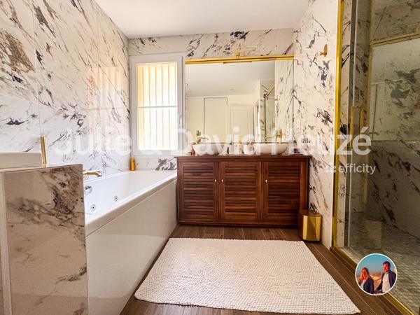 Maison
         4 pièces
        - 120 m² Bien prestige 1 100 000 € *