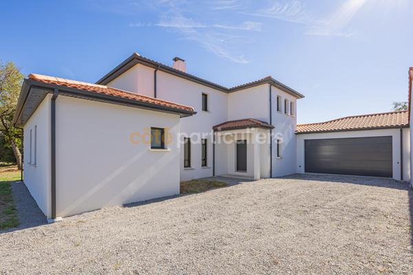 Vente
                Maison188 m² - 8 Pièces -
                    SAINT PHILBERT DE GRAND LIEU (44310)