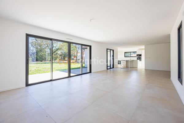 Vente
                Maison188 m² - 8 Pièces -
                    SAINT PHILBERT DE GRAND LIEU (44310)